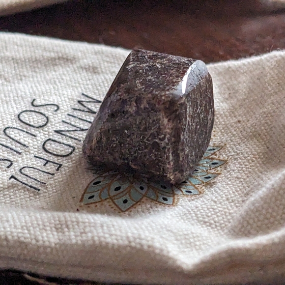 ❤️ GARNET Tumbled Stone gemstone - Picture 2 of 5